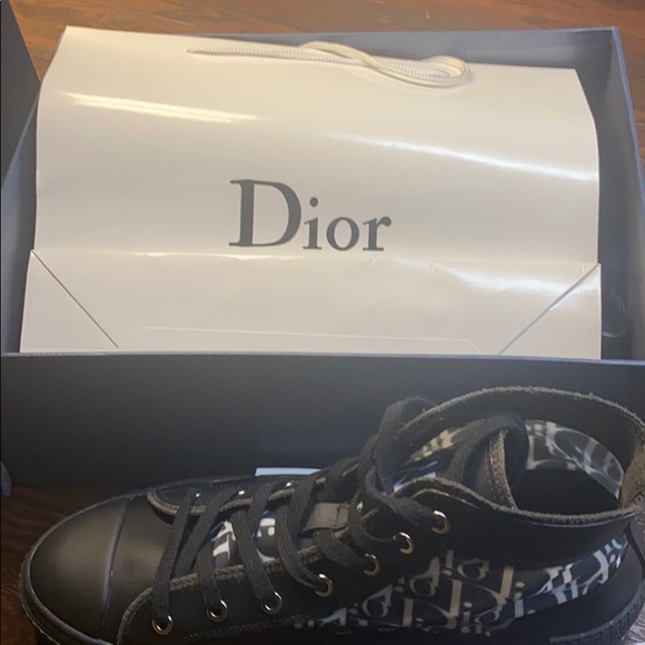 They’re not my size they’re too BIG size is 9.5! - Picture 5 of 10